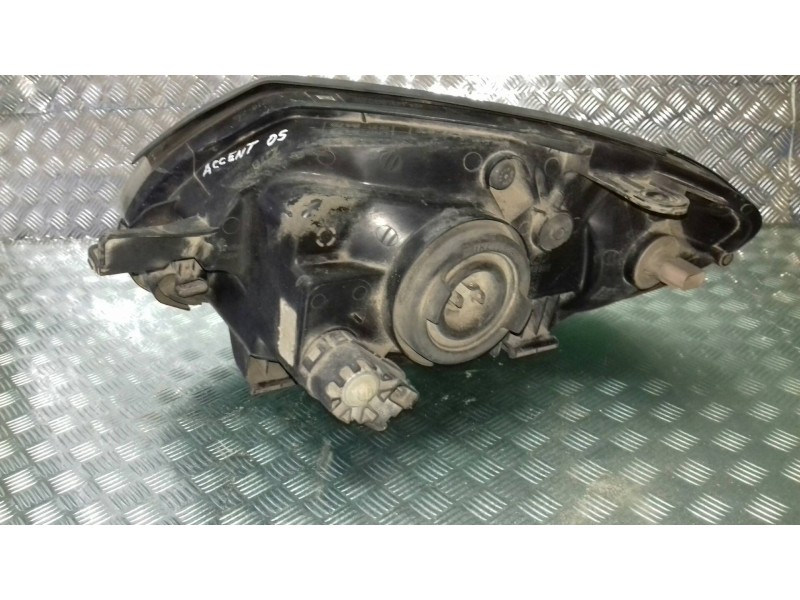 Recambio de faro derecho para hyundai accent (lc) gls referencia OEM IAM 9210255 UPM60GF20 