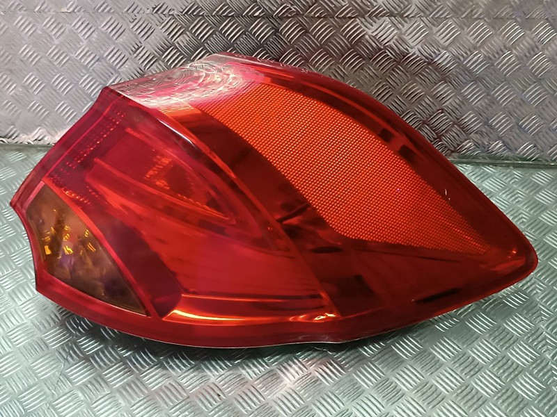 Recambio de piloto trasero derecho para kia cee´d drive referencia OEM IAM   