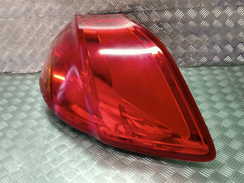 Recambio de piloto trasero derecho para kia cee´d drive referencia OEM IAM   