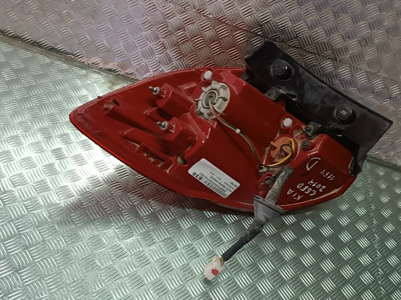 Recambio de piloto trasero derecho para kia cee´d drive referencia OEM IAM   