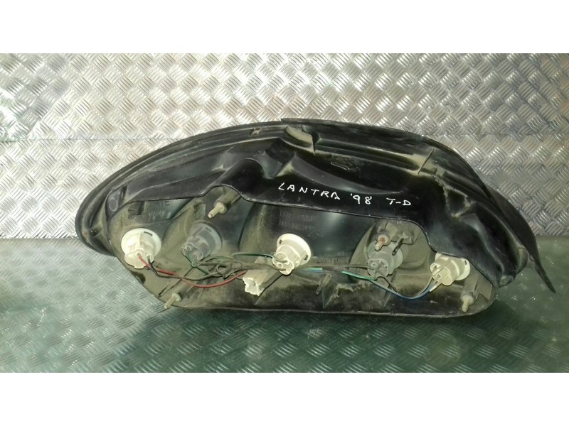 Recambio de piloto trasero derecho para hyundai lantra berlina (rd) 1.6 gls referencia OEM IAM   