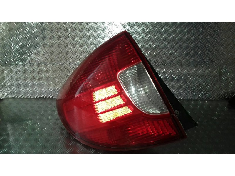 Recambio de piloto trasero izquierdo para kia rio rs paket s berlina (5-ptas.) referencia OEM IAM   