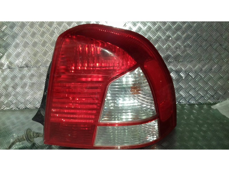 Recambio de piloto trasero derecho para kia shuma ii 1.6 ls berlina portón referencia OEM IAM   