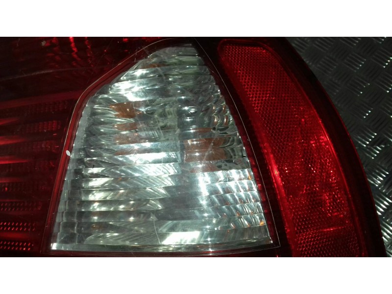 Recambio de piloto trasero derecho para kia shuma ii 1.6 ls berlina portón referencia OEM IAM   