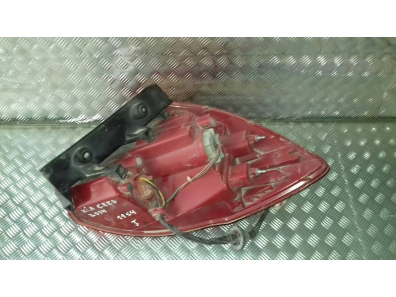 Recambio de piloto trasero izquierdo para kia cee´d drive referencia OEM IAM 92401A20  