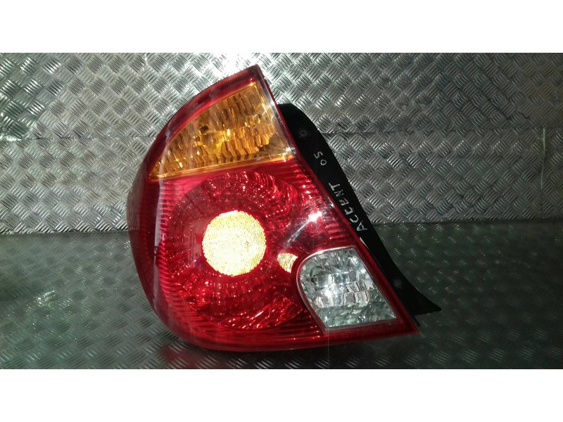 Recambio de piloto trasero izquierdo para hyundai accent (lc) gls referencia OEM IAM 92401257  