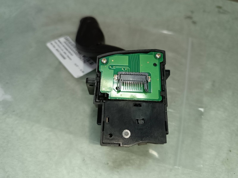 Recambio de mando intermitentes para ford focus lim. (cb4) titanium referencia OEM IAM AV6T13335AB  