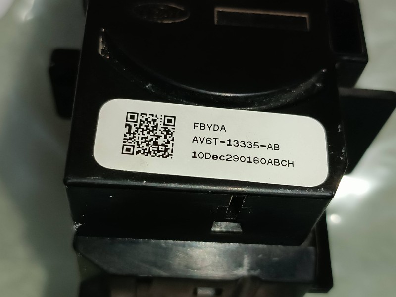Recambio de mando intermitentes para ford focus lim. (cb4) titanium referencia OEM IAM AV6T13335AB  