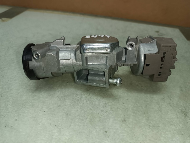 Recambio de conmutador de arranque para ford focus lim. (cb4) titanium referencia OEM IAM 3M513F880AD  