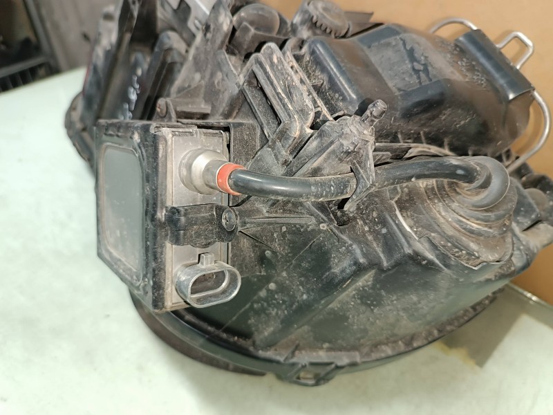 Recambio de faro derecho para kia opirus básico referencia OEM IAM   FARO XENON