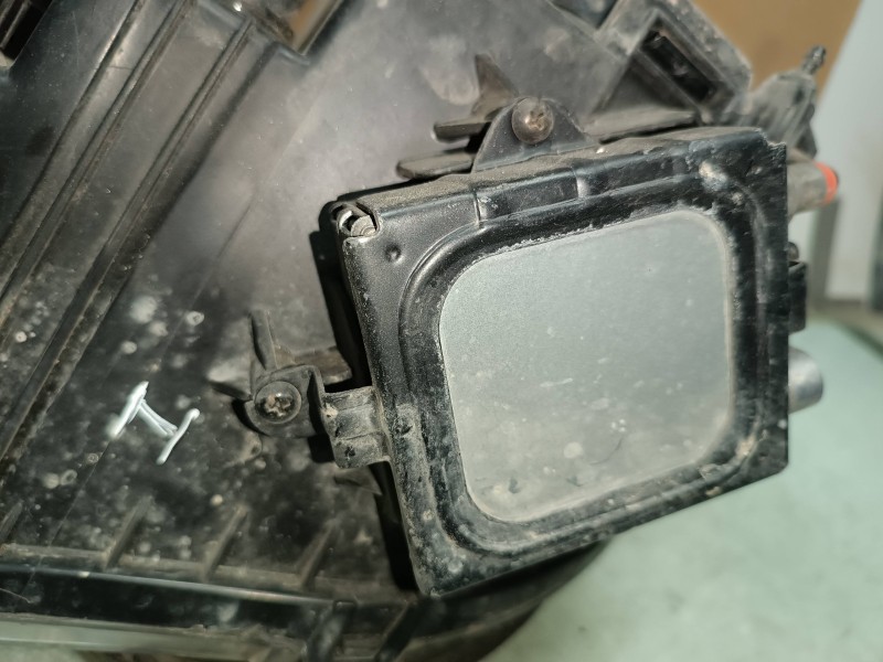 Recambio de faro derecho para kia opirus básico referencia OEM IAM   FARO XENON