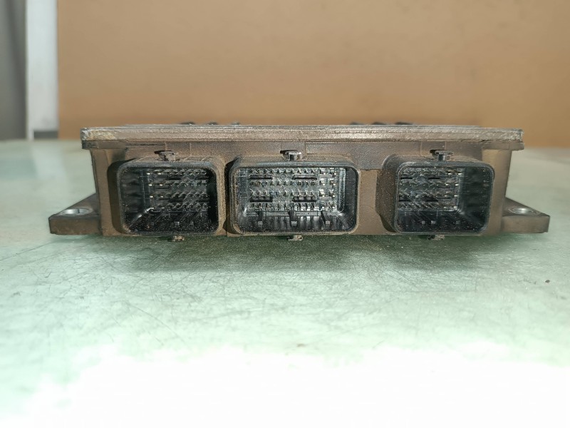 Recambio de centralita motor uce para renault clio iii confort dynamique referencia OEM IAM 8200399038 8200619409 DELPHI