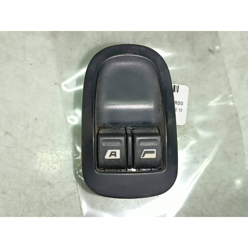 Recambio de mando elevalunas delantero izquierdo para peugeot 206 berlina xs-line referencia OEM IAM  NEGRO VALEO