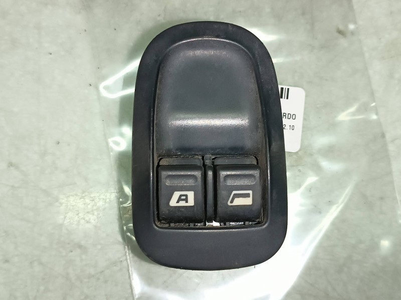 Recambio de mando elevalunas delantero izquierdo para peugeot 206 berlina xs-line referencia OEM IAM  NEGRO VALEO