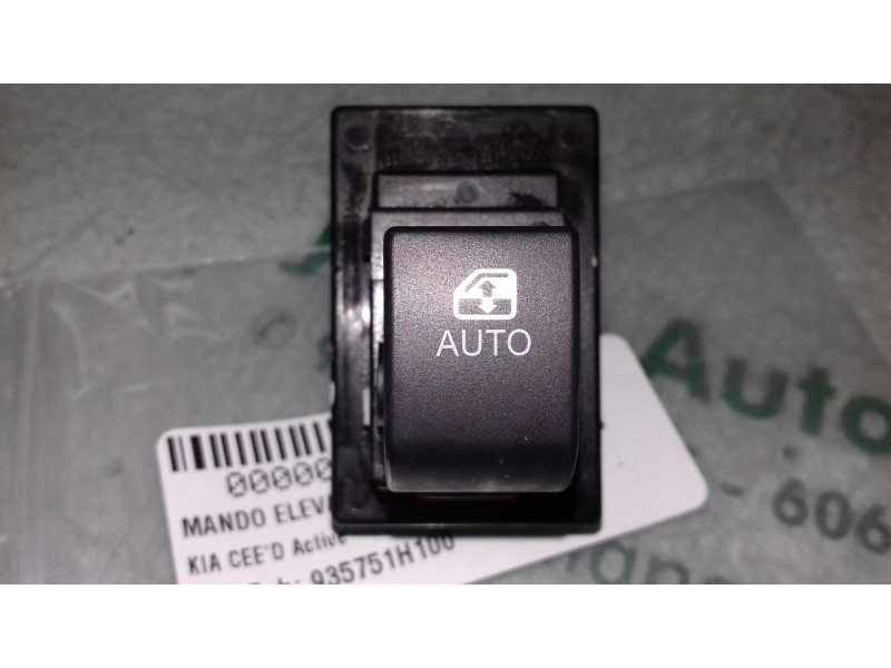 Recambio de mando elevalunas trasero derecho para kia cee´d active referencia OEM IAM 935751H100  5+3 PINES