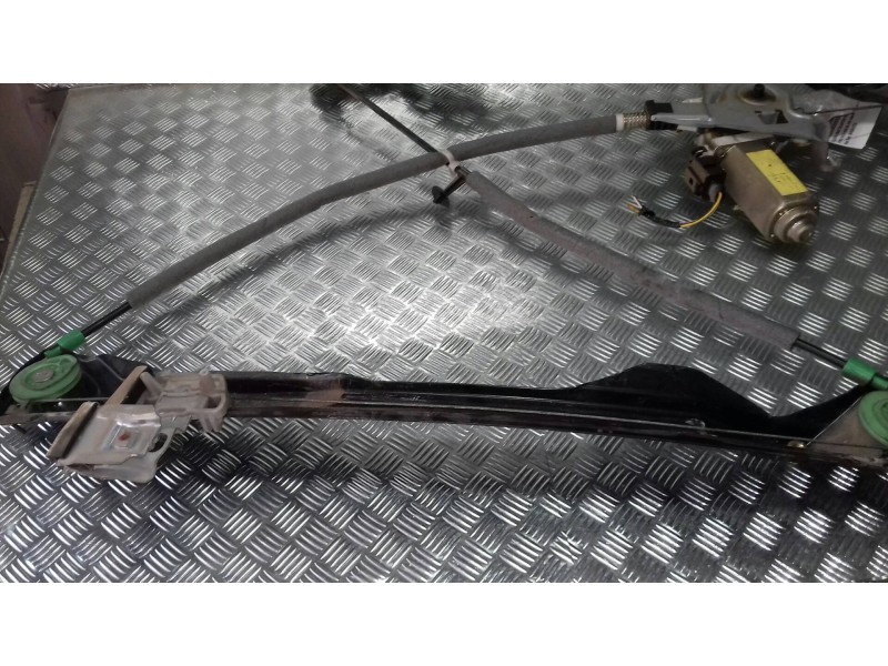 Recambio de elevalunas delantero derecho para ford focus berlina (cak) ambiente referencia OEM IAM RHXS41232 BROSE ELECTRICO