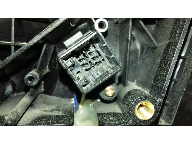 Recambio de retrovisor derecho para kia shuma ii 1.6 ls 4 berlina referencia OEM IAM 012151  ELECTRICO