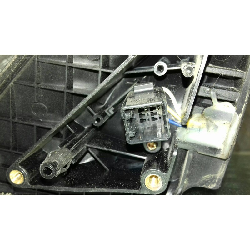 Recambio de retrovisor izquierdo para kia shuma ii 1.6 ls 4 berlina referencia OEM IAM 012152  ELECTRICO