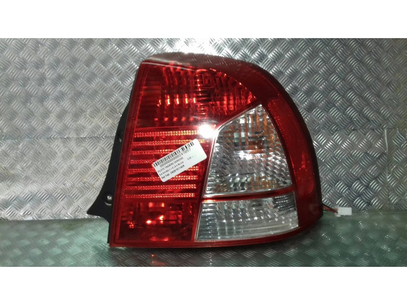 Recambio de piloto trasero derecho para kia shuma ii 1.6 ls 4 berlina referencia OEM IAM   