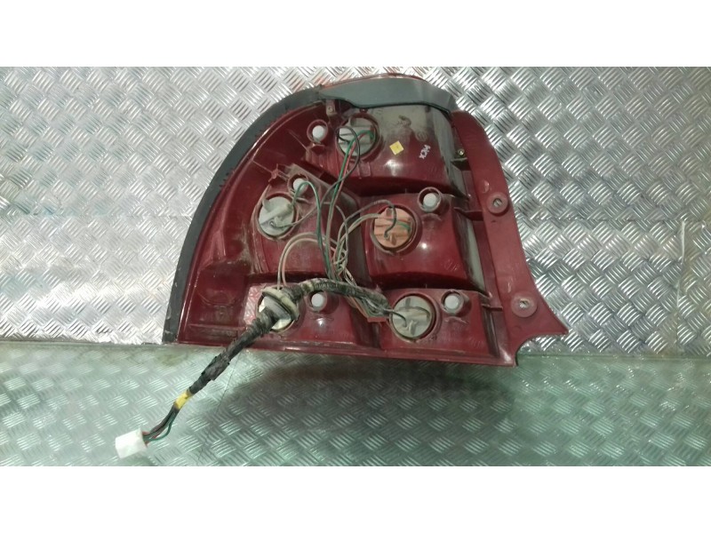 Recambio de piloto trasero derecho para kia shuma ii 1.6 ls 4 berlina referencia OEM IAM   