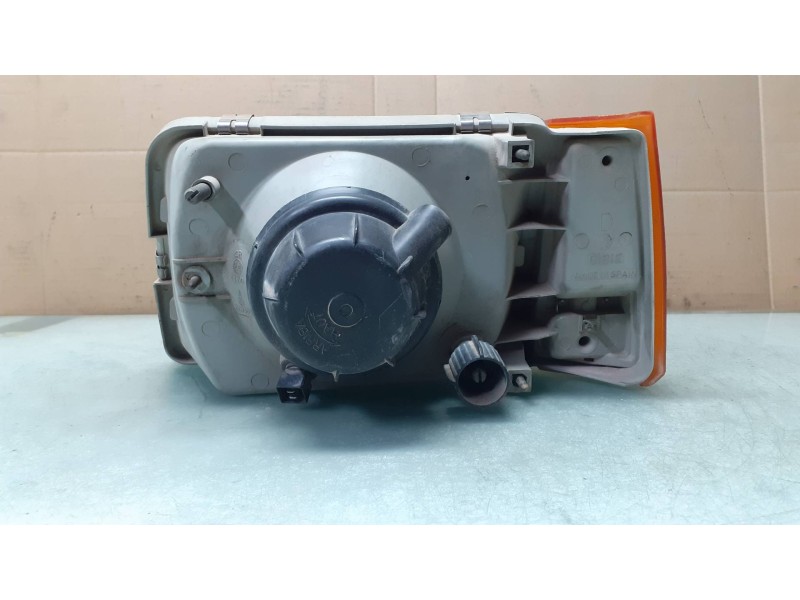 Recambio de faro derecho para seat marbella ce referencia OEM IAM 007405 006381 CON PILOTO