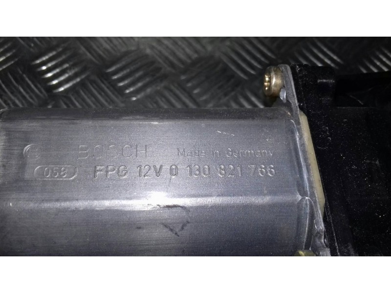 Recambio de motor elevalunas delantero derecho para peugeot 307 (s1) xt referencia OEM IAM 9634457480 0130821766 BROSE