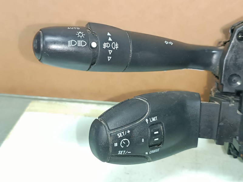 Recambio de mando luces para peugeot 308 sport referencia OEM IAM 96643943XT COM2005 DELPHI