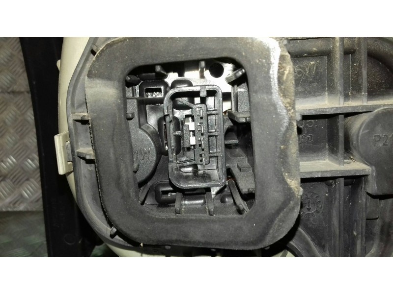 Recambio de piloto trasero izquierdo para volkswagen golf v berlina (1k1) highline referencia OEM IAM 1K6945095G 89032902 VALEO