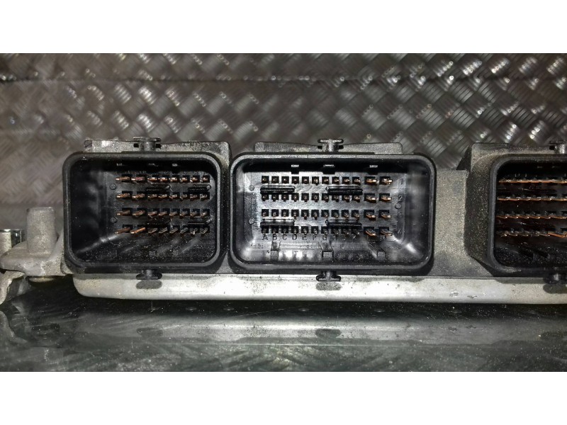 Recambio de centralita motor uce para peugeot 307 (s1) xt referencia OEM IAM 9638765680 0261206943 BOSCH