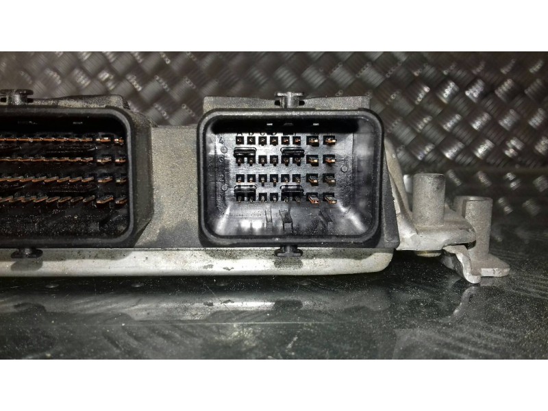 Recambio de centralita motor uce para peugeot 307 (s1) xt referencia OEM IAM 9638765680 0261206943 BOSCH