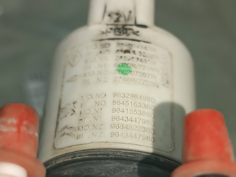 Recambio de bomba limpia para peugeot 308 sport referencia OEM IAM 9632984980  CONECTOR 2 PINES