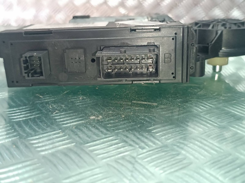 Recambio de motor elevalunas delantero izquierdo para peugeot 307 (s1) xt referencia OEM IAM 9634457580 0130821767 BROSE