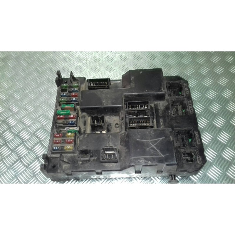 Recambio de caja reles / fusibles para peugeot 307 (s1) xr referencia OEM IAM 9651197780 BSIK0200 VALEO