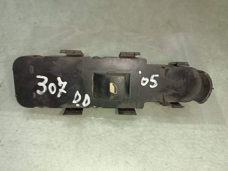 Recambio de mando elevalunas delantero derecho para peugeot 307 (s1) xs referencia OEM IAM 96351625XT  CONECTOR 4 PINES