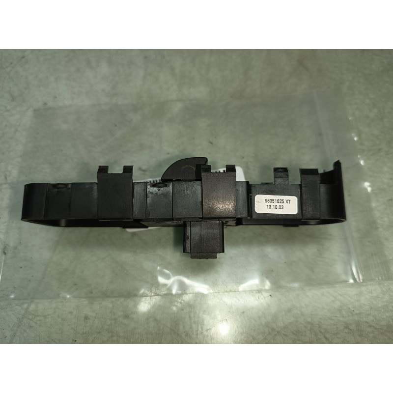 Recambio de mando elevalunas delantero derecho para peugeot 307 (s1) xs referencia OEM IAM 96351625XT  CONECTOR 4 PINES