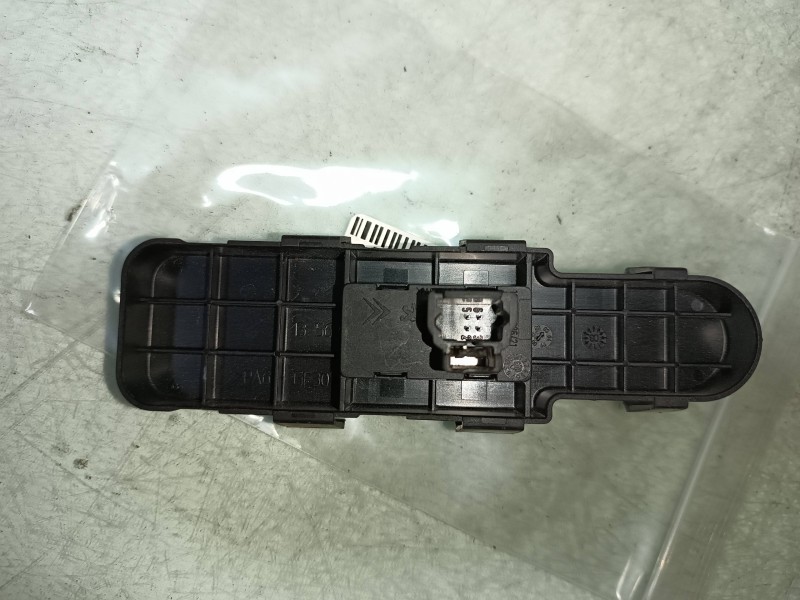 Recambio de mando elevalunas delantero derecho para peugeot 307 (s1) xs referencia OEM IAM 96351625XT  CONECTOR 4 PINES
