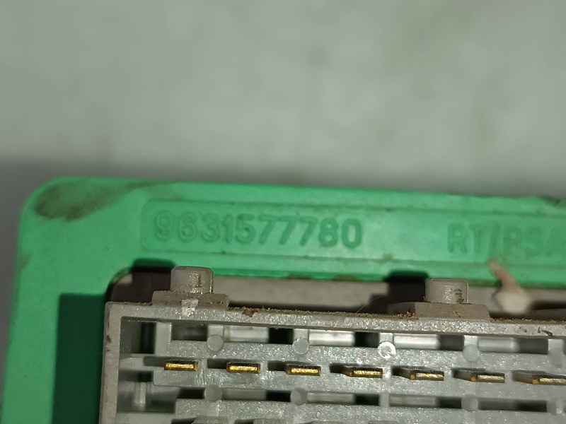 Recambio de rele para peugeot 206 berlina xr referencia OEM IAM 9631577780  CONECTOR 15 PINES