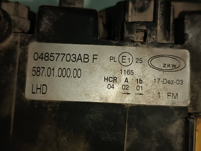 Recambio de faro izquierdo para chrysler voyager (rg) 2.5 crd executive referencia OEM IAM 5870100000 04857703AB 