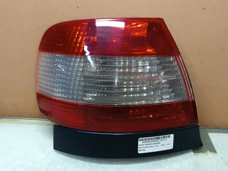 Recambio de piloto trasero izquierdo para audi a4 berlina (b5) 1.9 tdi referencia OEM IAM   