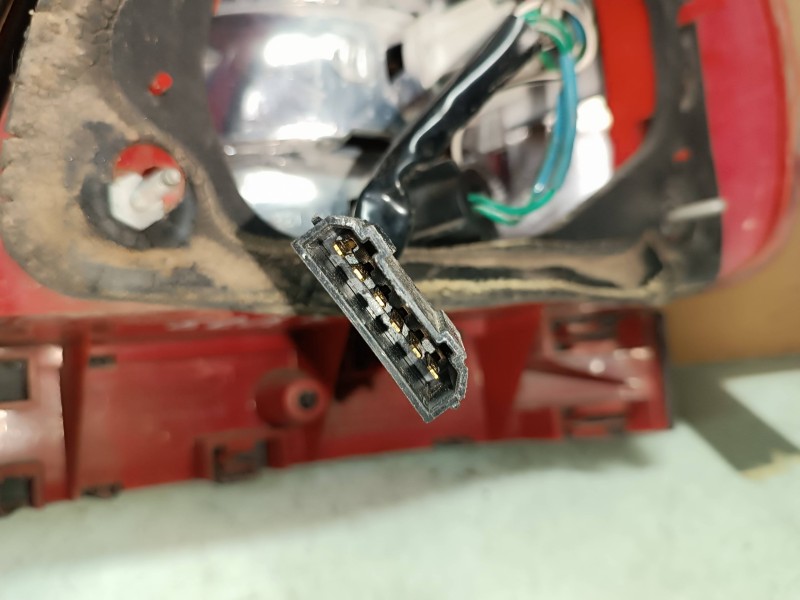 Recambio de piloto trasero izquierdo para audi a4 berlina (b5) 1.9 tdi referencia OEM IAM   