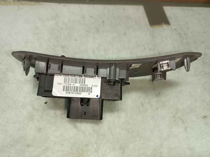 Recambio de mando elevalunas delantero izquierdo para chrysler voyager (rg) 2.5 crd executive referencia OEM IAM 746797084 30505