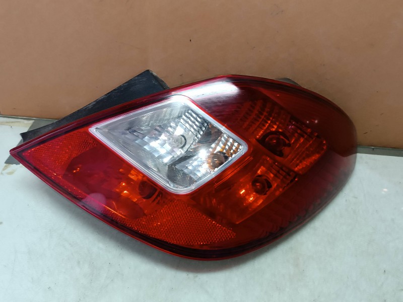 Recambio de piloto trasero derecho para opel corsa d catch me referencia OEM IAM 13188046  VALEO