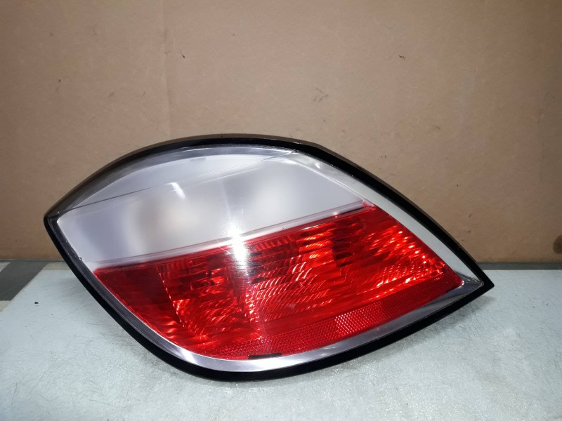 Recambio de piloto trasero izquierdo para opel astra h ber. cosmo referencia OEM IAM 24451835  