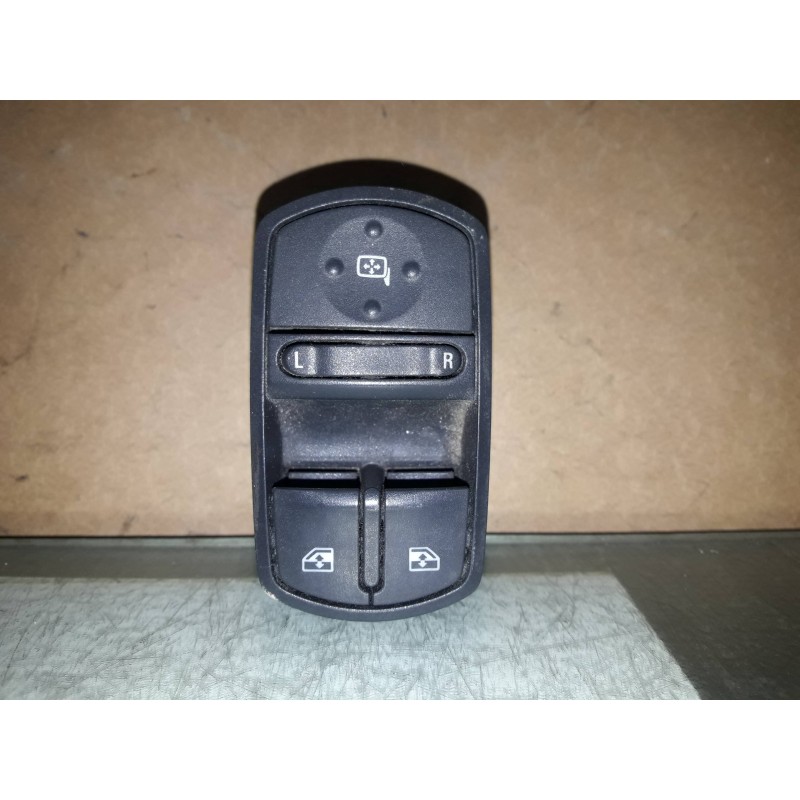 Recambio de mando elevalunas delantero izquierdo para opel corsa d catch me referencia OEM IAM 13258521  