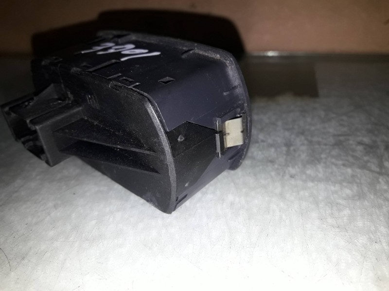 Recambio de mando elevalunas delantero izquierdo para opel corsa d catch me referencia OEM IAM 13258521  