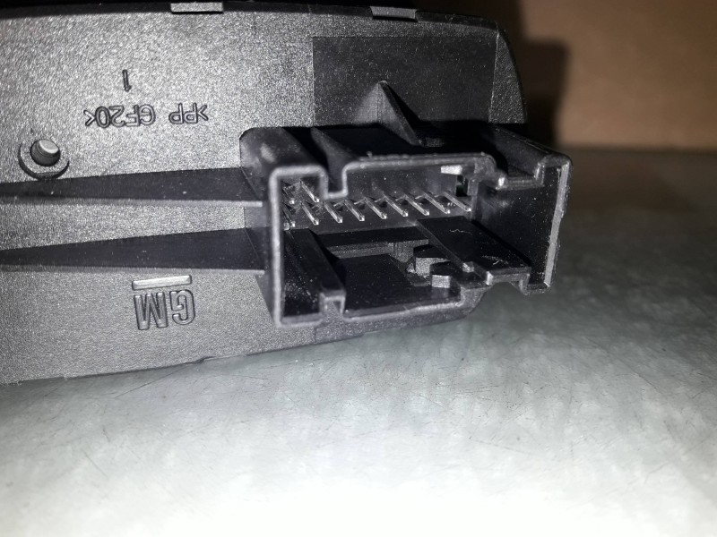 Recambio de mando elevalunas delantero izquierdo para opel corsa d catch me referencia OEM IAM 13258521  