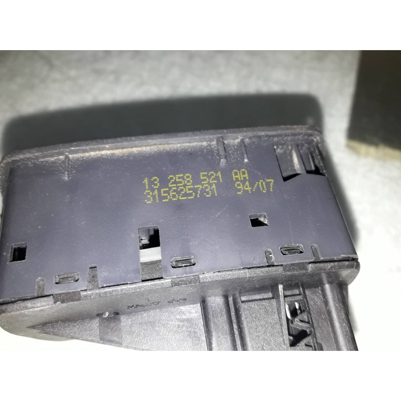 Recambio de mando elevalunas delantero izquierdo para opel corsa d catch me referencia OEM IAM 13258521  