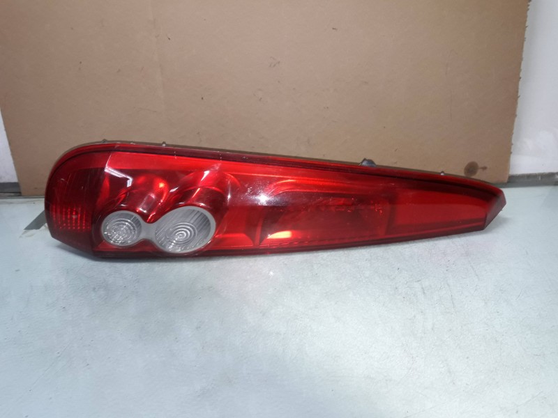 Recambio de piloto trasero izquierdo para ford fiesta (cbk) ambiente referencia OEM IAM 10876  