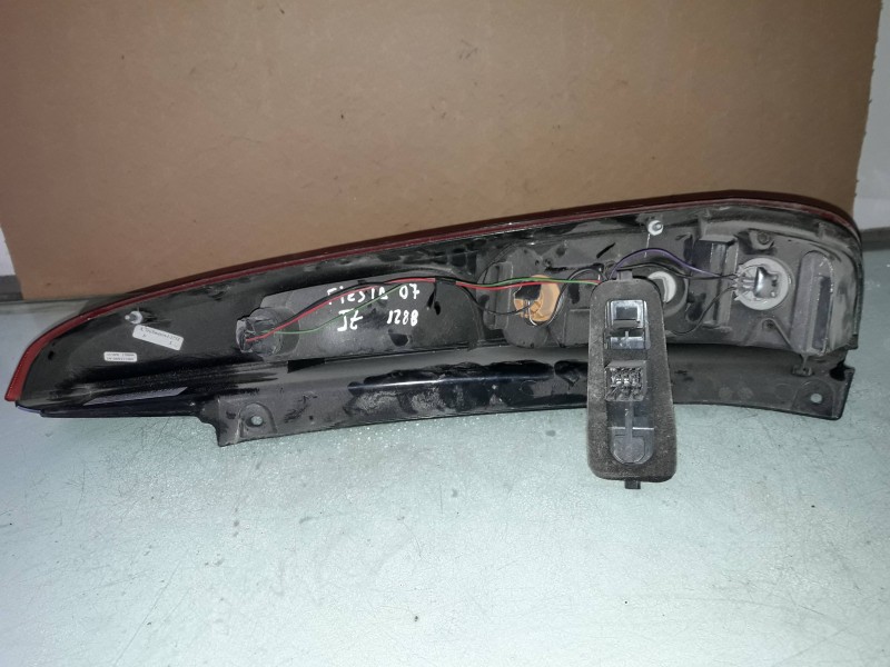 Recambio de piloto trasero izquierdo para ford fiesta (cbk) ambiente referencia OEM IAM 10876  