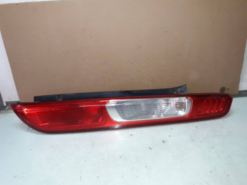 Recambio de piloto trasero derecho para ford focus berlina (cap) trend referencia OEM IAM 10175  